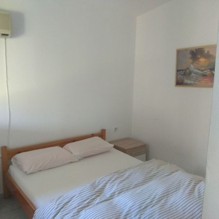 Roula'S Rooms Aegina Екстериор снимка
